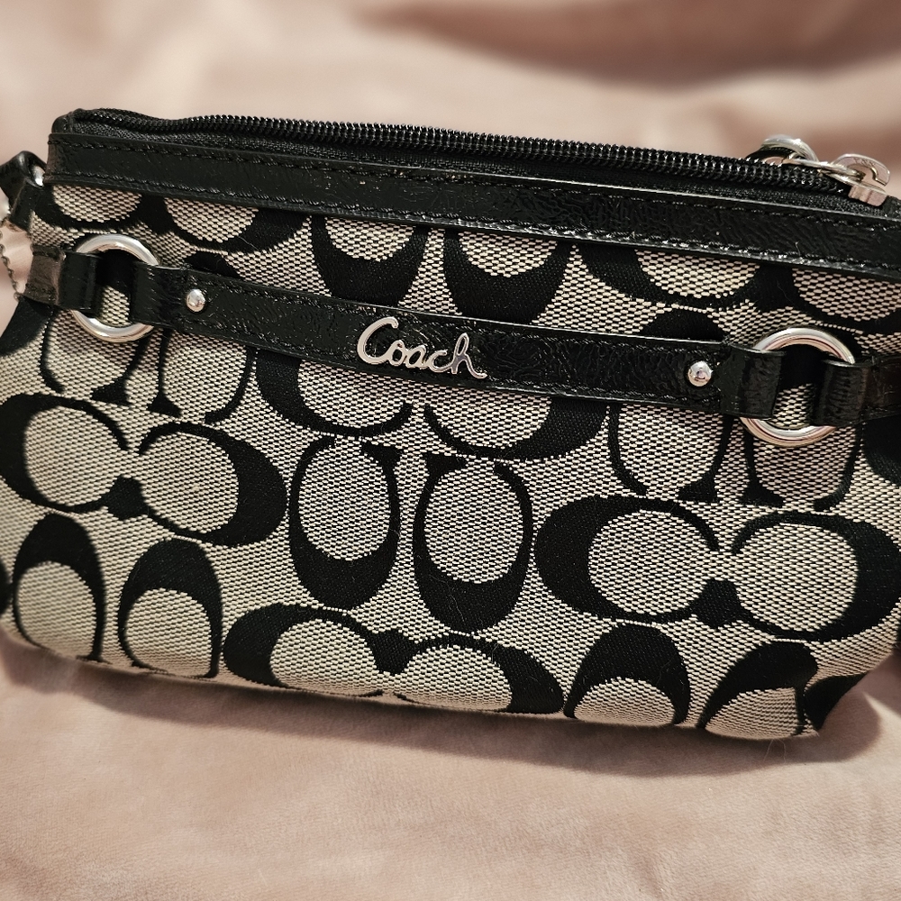 NWOT - Coach Wristlet in Legacy Signature Jaquard
